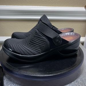 BZEES Kitty Black Clog Comfort Mules Size 8.5